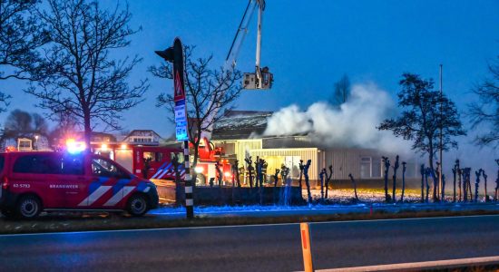 Uitslaande brand in loods Tjerkwerd