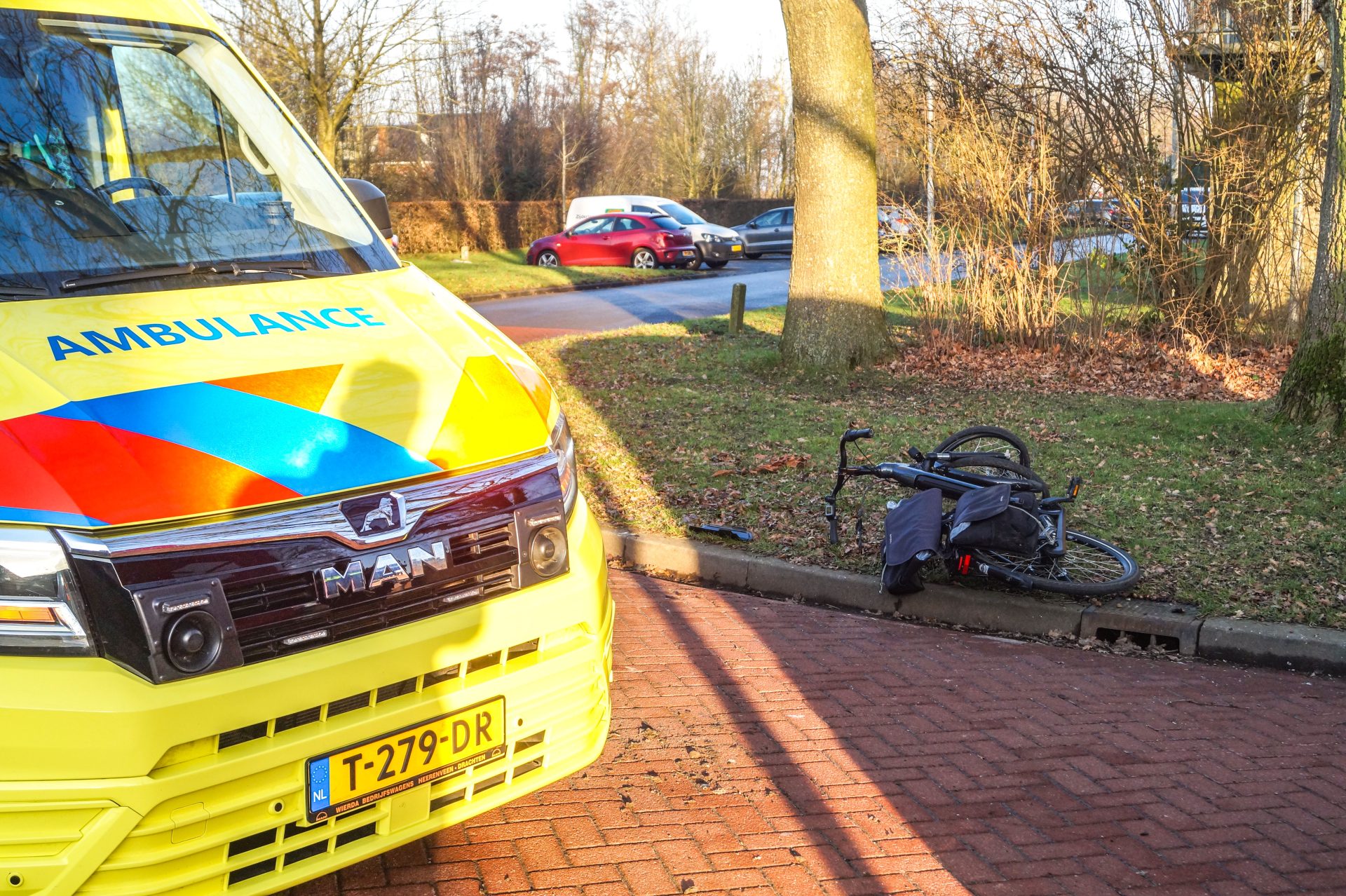 Fietser gewond bij botsing met bestelbus in Buitenpost
