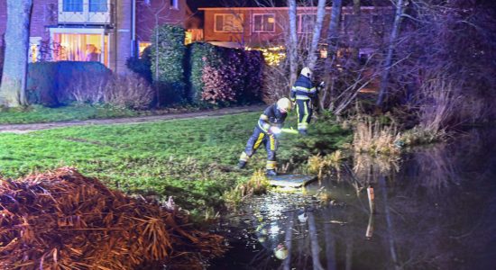 Hulpdiensten in actie voor gevonden kinderfiets bij water