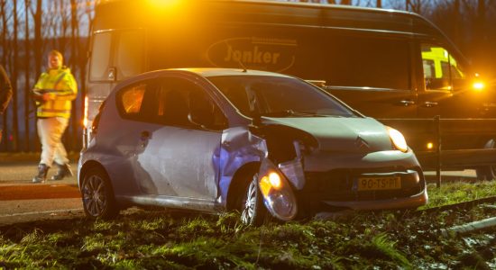 Aanrijding met drie voertuigen bij Terwispel