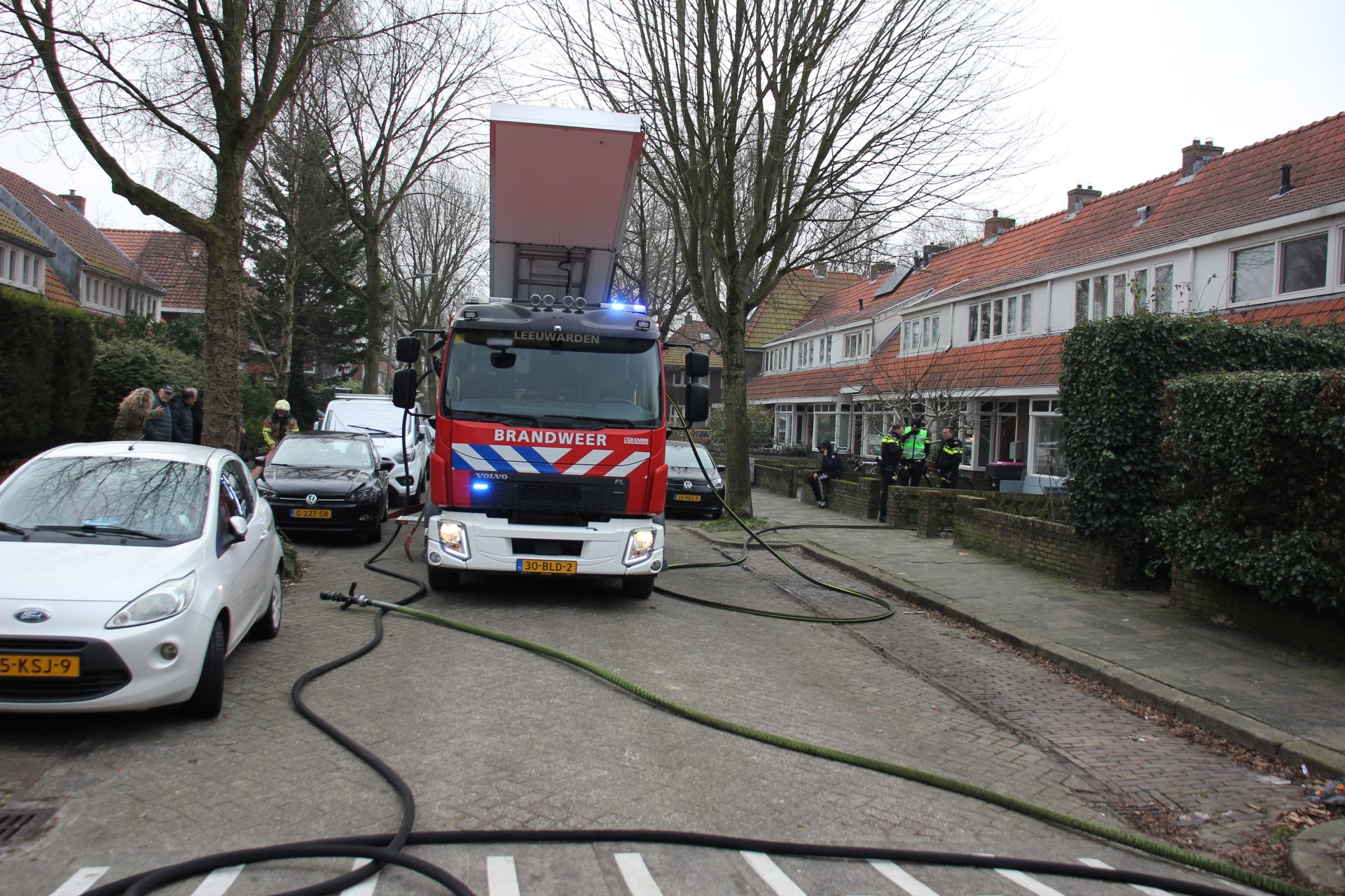 Felle brand in schuurtje achter woning in Leeuwarden