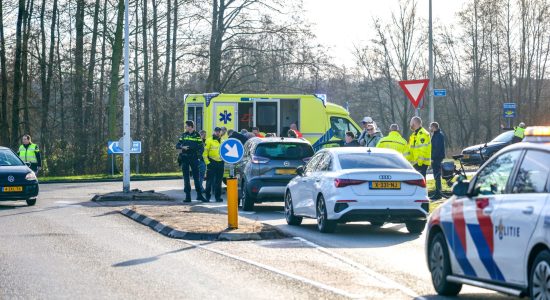 Fietsster gewond na botsing met auto Drachten