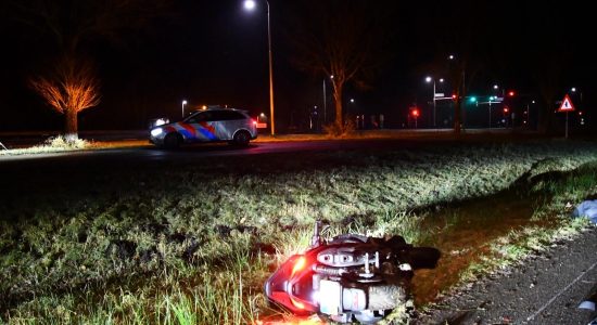 Man ernstig gewond na val met motorscooter in Leeuwarden