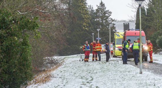 Rollator aangetroffen in water Kollum; hulpdiensten rukken groots uit