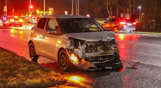 Twee voertuigen in botsing op kruispunt N355 bij Ryptsjerk