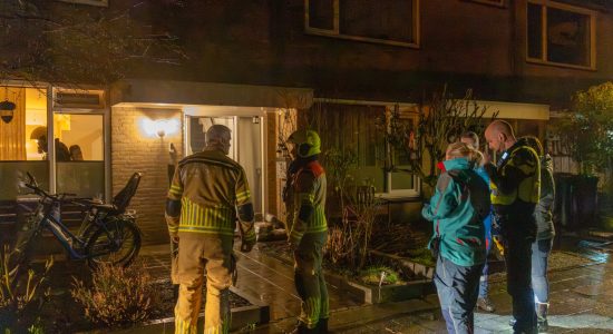 Brand in woning door wierook in Drachten: 5 personen gecontroleerd door ambulancepersoneel