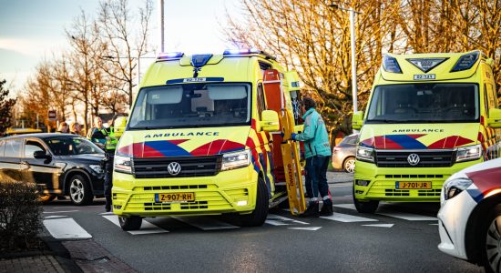 Scooterrijder lichtgewond bij aanrijding op de Stationsweg in Drachten