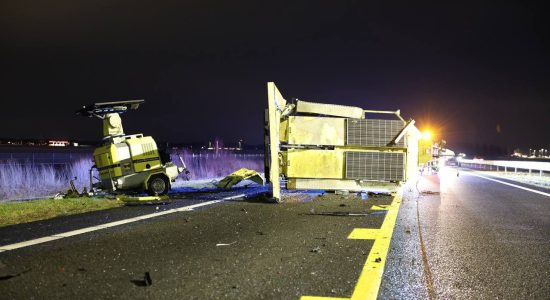 Gevluchte bestuurder aangehouden na crash tegen pijlwagen N31 Leeuwarden